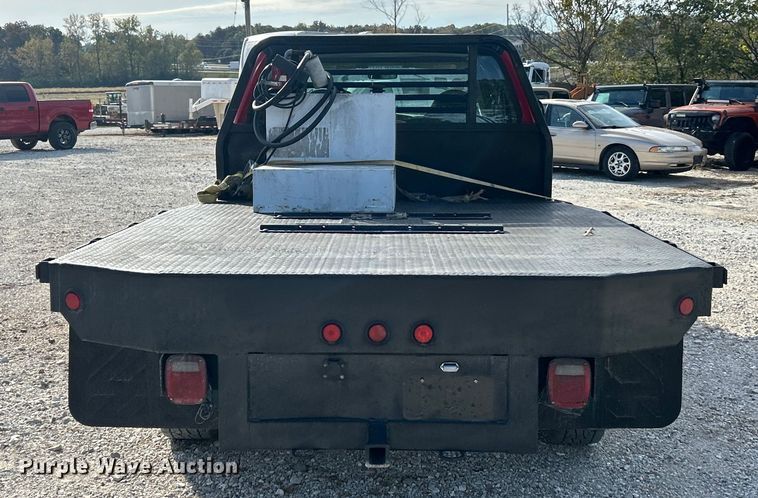 image for item ET3394 2006 Ford F350 Super Duty XL Crew Cab flatbed pickup truck