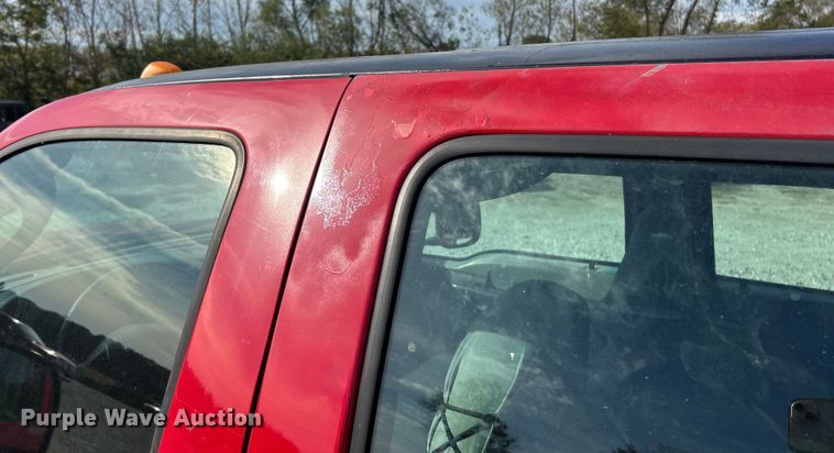 image for item ET3394 2006 Ford F350 Super Duty XL Crew Cab flatbed pickup truck