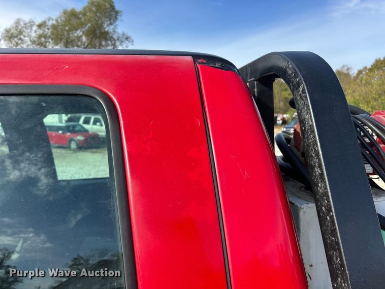 image for item ET3394 2006 Ford F350 Super Duty XL Crew Cab flatbed pickup truck