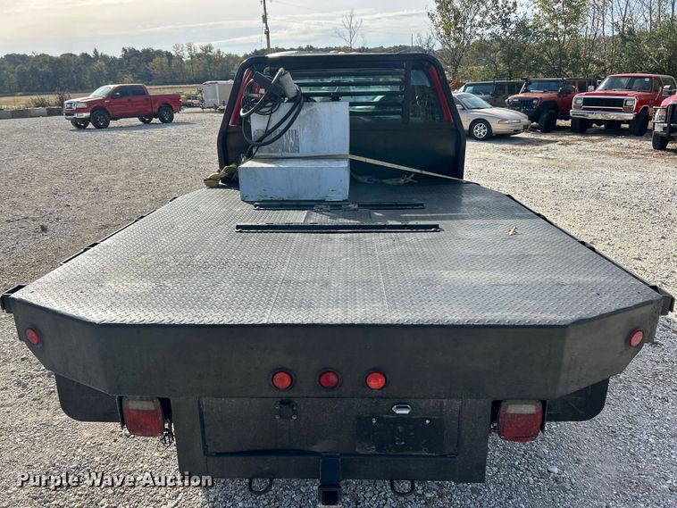 image for item ET3394 2006 Ford F350 Super Duty XL Crew Cab flatbed pickup truck