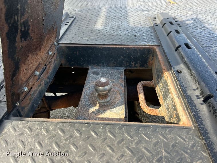 image for item ET3394 2006 Ford F350 Super Duty XL Crew Cab flatbed pickup truck