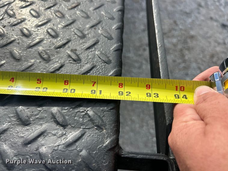 image for item ET3394 2006 Ford F350 Super Duty XL Crew Cab flatbed pickup truck