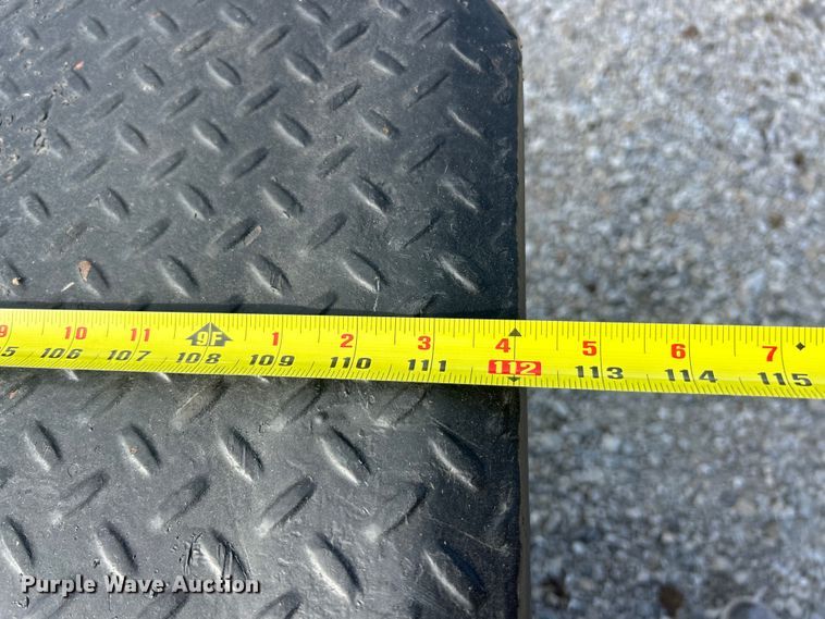 image for item ET3394 2006 Ford F350 Super Duty XL Crew Cab flatbed pickup truck