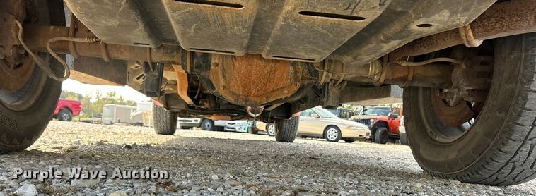 image for item ET3394 2006 Ford F350 Super Duty XL Crew Cab flatbed pickup truck