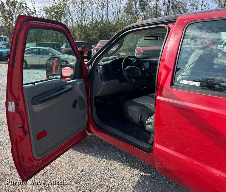 image for item ET3394 2006 Ford F350 Super Duty XL Crew Cab flatbed pickup truck