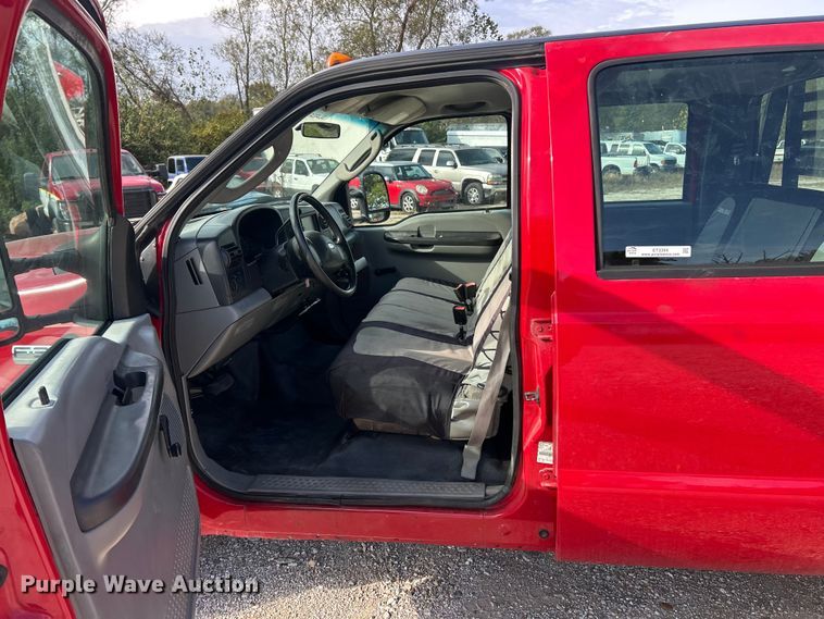 image for item ET3394 2006 Ford F350 Super Duty XL Crew Cab flatbed pickup truck