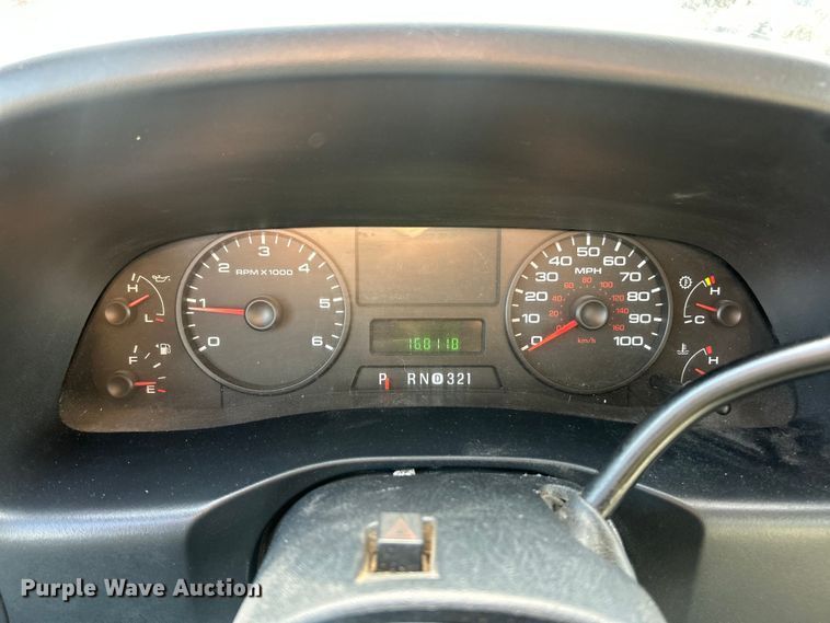 image for item ET3394 2006 Ford F350 Super Duty XL Crew Cab flatbed pickup truck