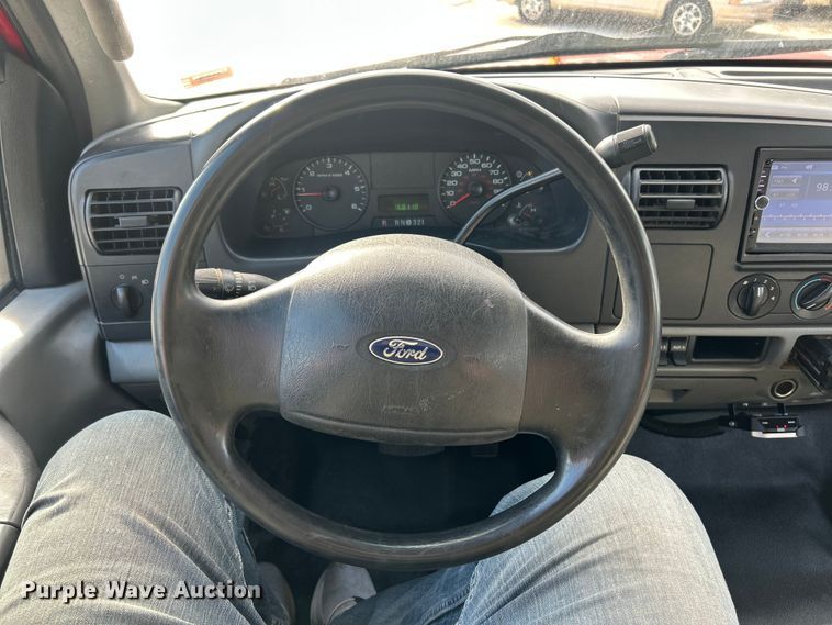 image for item ET3394 2006 Ford F350 Super Duty XL Crew Cab flatbed pickup truck