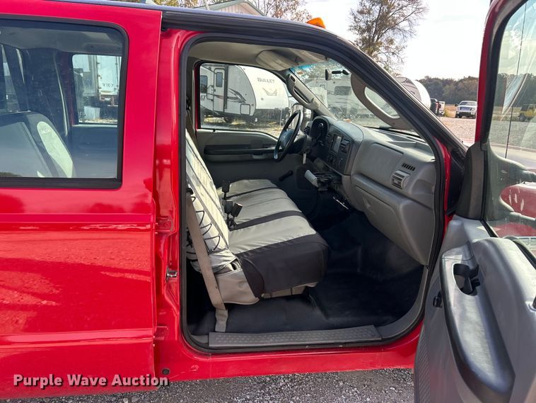 image for item ET3394 2006 Ford F350 Super Duty XL Crew Cab flatbed pickup truck