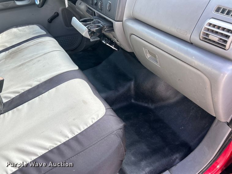 image for item ET3394 2006 Ford F350 Super Duty XL Crew Cab flatbed pickup truck