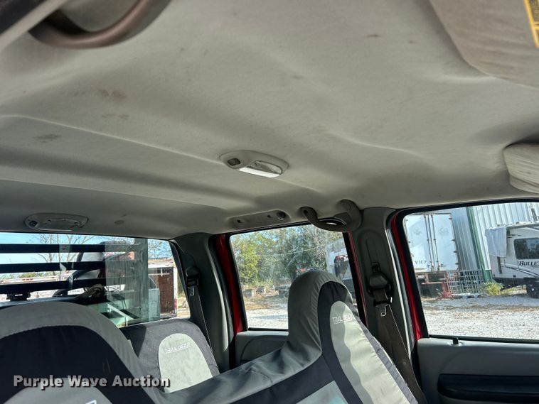 image for item ET3394 2006 Ford F350 Super Duty XL Crew Cab flatbed pickup truck