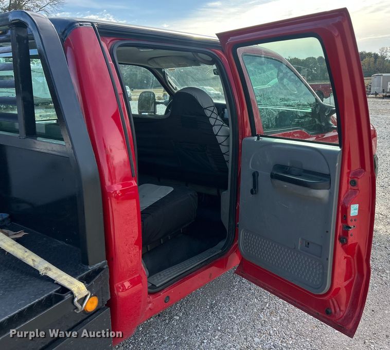 image for item ET3394 2006 Ford F350 Super Duty XL Crew Cab flatbed pickup truck