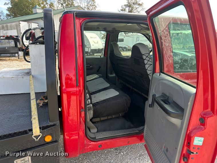 image for item ET3394 2006 Ford F350 Super Duty XL Crew Cab flatbed pickup truck