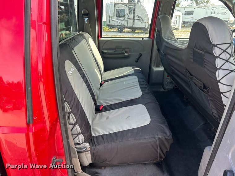 image for item ET3394 2006 Ford F350 Super Duty XL Crew Cab flatbed pickup truck