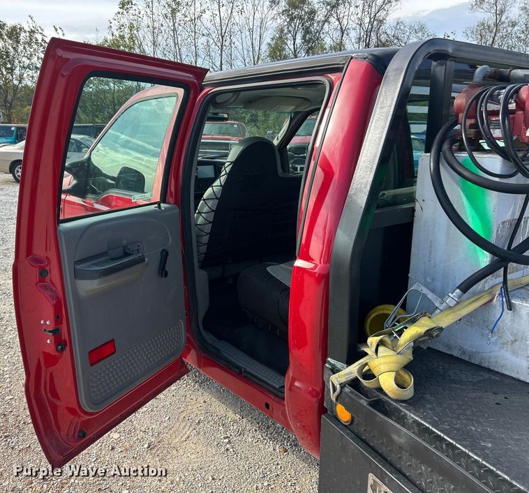 image for item ET3394 2006 Ford F350 Super Duty XL Crew Cab flatbed pickup truck