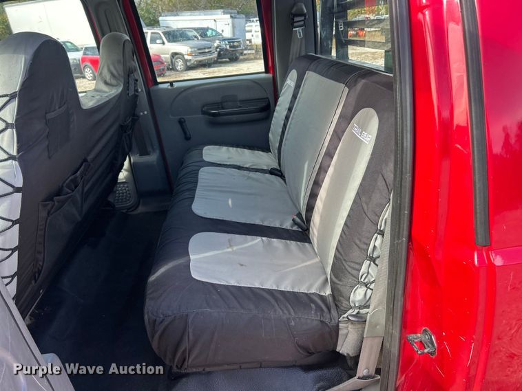 image for item ET3394 2006 Ford F350 Super Duty XL Crew Cab flatbed pickup truck