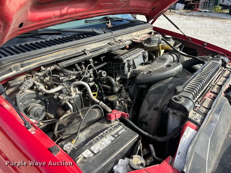 image for item ET3394 2006 Ford F350 Super Duty XL Crew Cab flatbed pickup truck