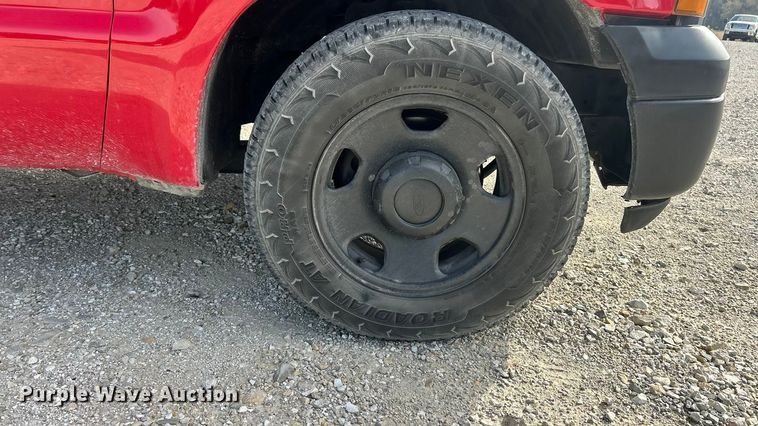 image for item ET3394 2006 Ford F350 Super Duty XL Crew Cab flatbed pickup truck