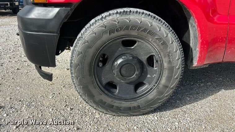 image for item ET3394 2006 Ford F350 Super Duty XL Crew Cab flatbed pickup truck