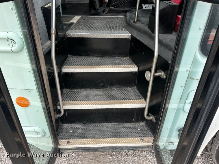 image for item ET3398 2014 Thomas Built B2 school bus