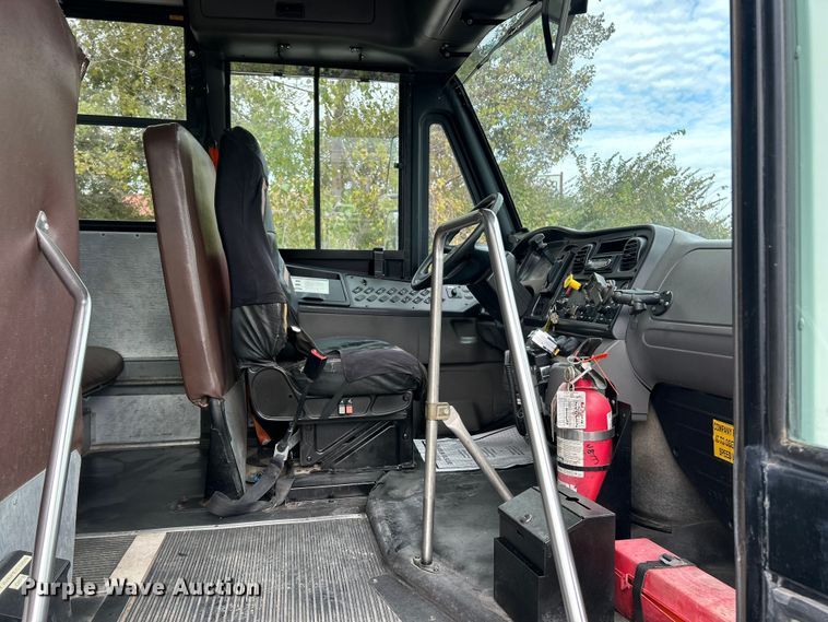 image for item ET3398 2014 Thomas Built B2 school bus