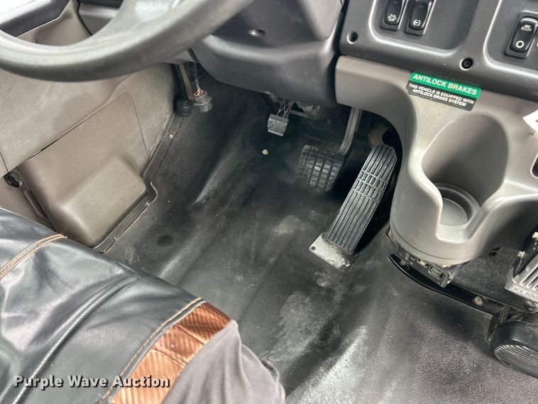 image for item ET3398 2014 Thomas Built B2 school bus