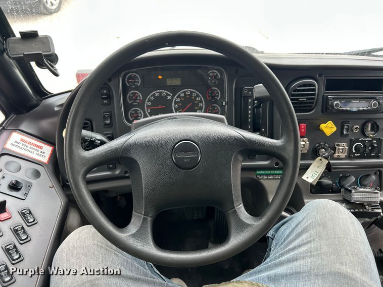 image for item ET3398 2014 Thomas Built B2 school bus