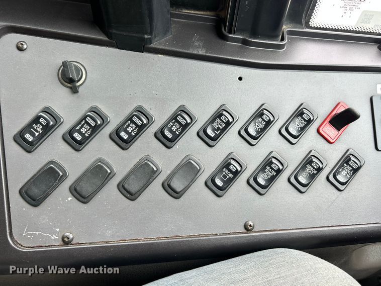 image for item ET3398 2014 Thomas Built B2 school bus