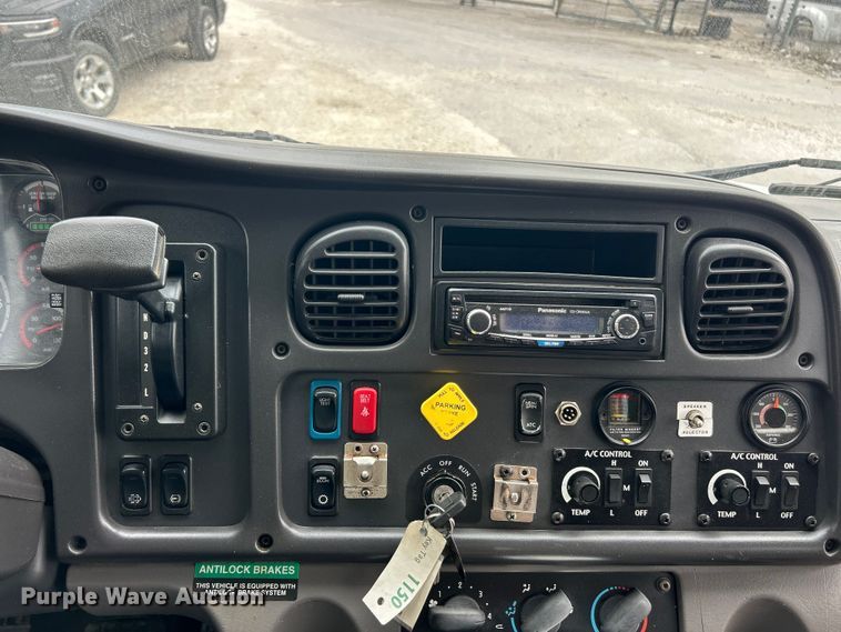 image for item ET3398 2014 Thomas Built B2 school bus