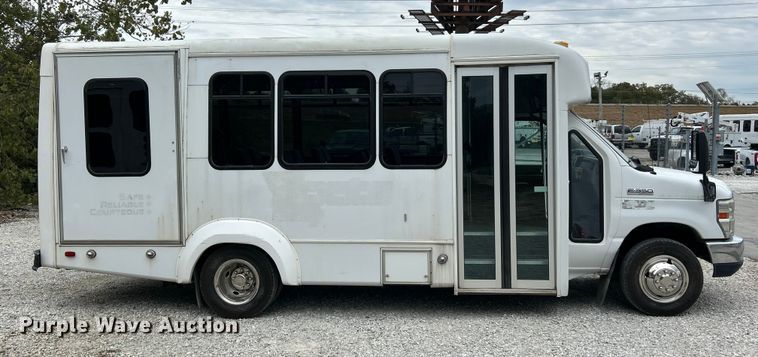 image for item ET3400 2011 Ford E350 Super Duty shuttle bus