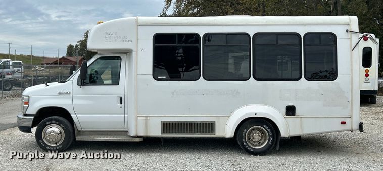 image for item ET3400 2011 Ford E350 Super Duty shuttle bus