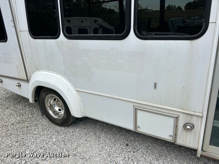 image for item ET3400 2011 Ford E350 Super Duty shuttle bus