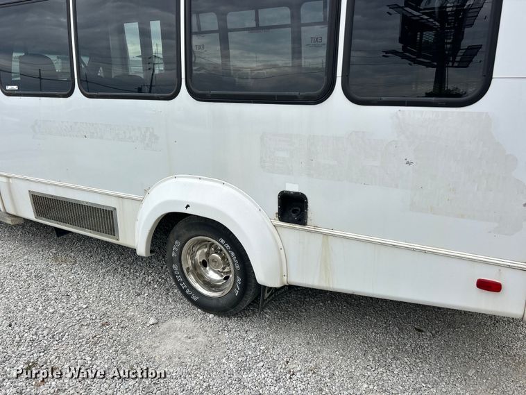 image for item ET3400 2011 Ford E350 Super Duty shuttle bus