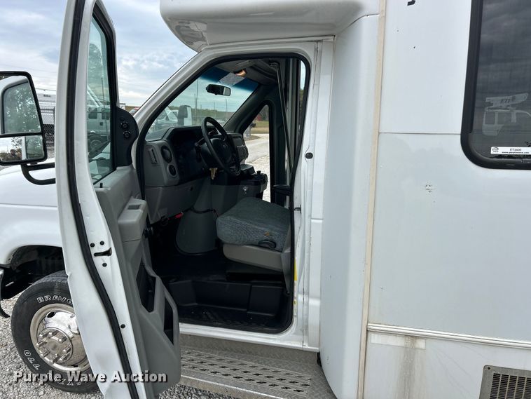 image for item ET3400 2011 Ford E350 Super Duty shuttle bus