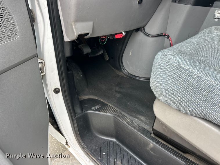 image for item ET3400 2011 Ford E350 Super Duty shuttle bus