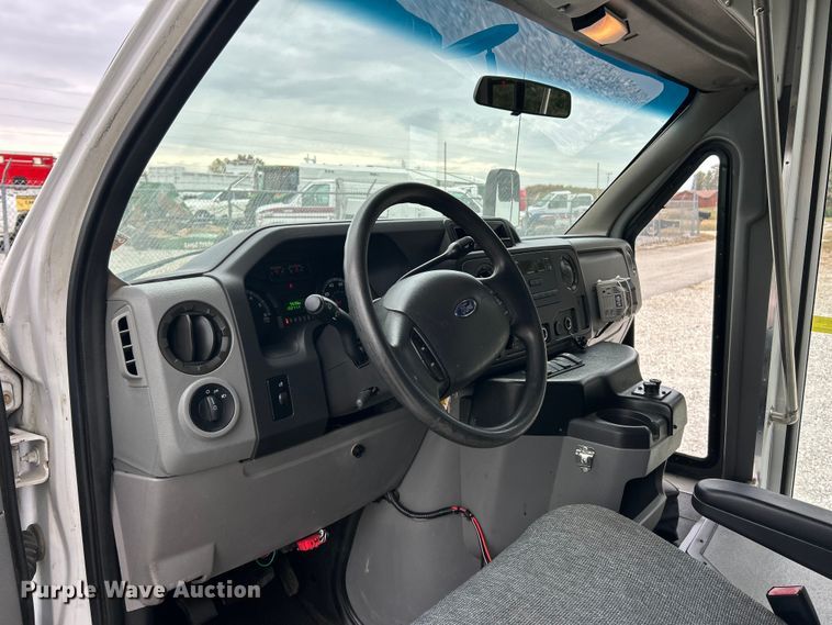 image for item ET3400 2011 Ford E350 Super Duty shuttle bus
