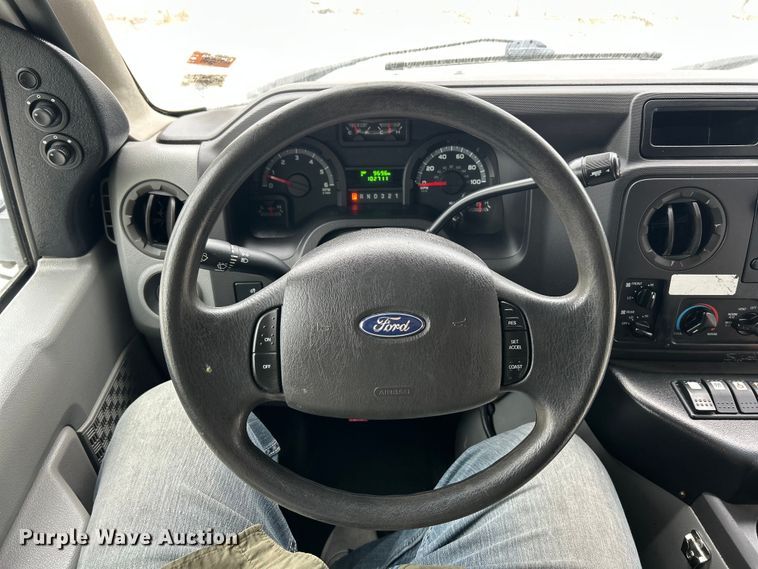 image for item ET3400 2011 Ford E350 Super Duty shuttle bus