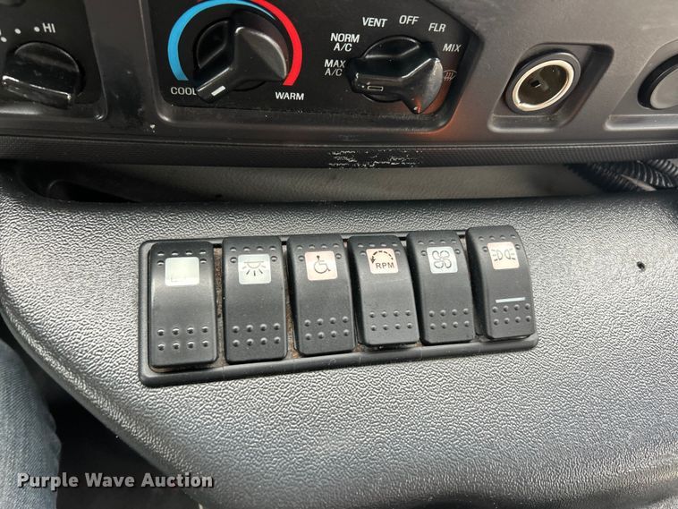 image for item ET3400 2011 Ford E350 Super Duty shuttle bus