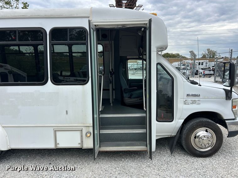 image for item ET3400 2011 Ford E350 Super Duty shuttle bus