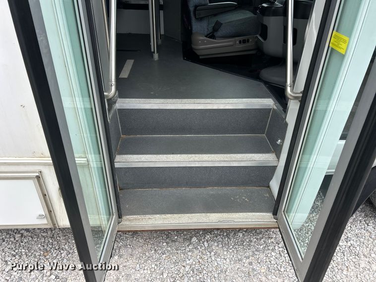 image for item ET3400 2011 Ford E350 Super Duty shuttle bus