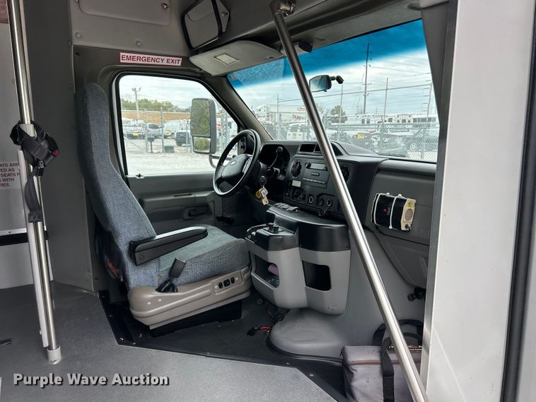 image for item ET3400 2011 Ford E350 Super Duty shuttle bus