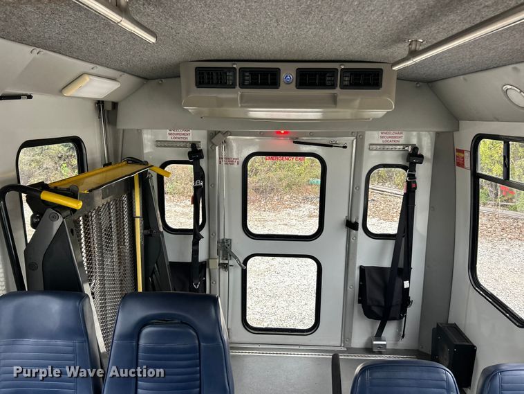 image for item ET3400 2011 Ford E350 Super Duty shuttle bus