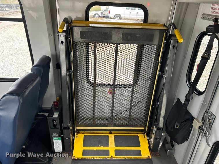 image for item ET3400 2011 Ford E350 Super Duty shuttle bus