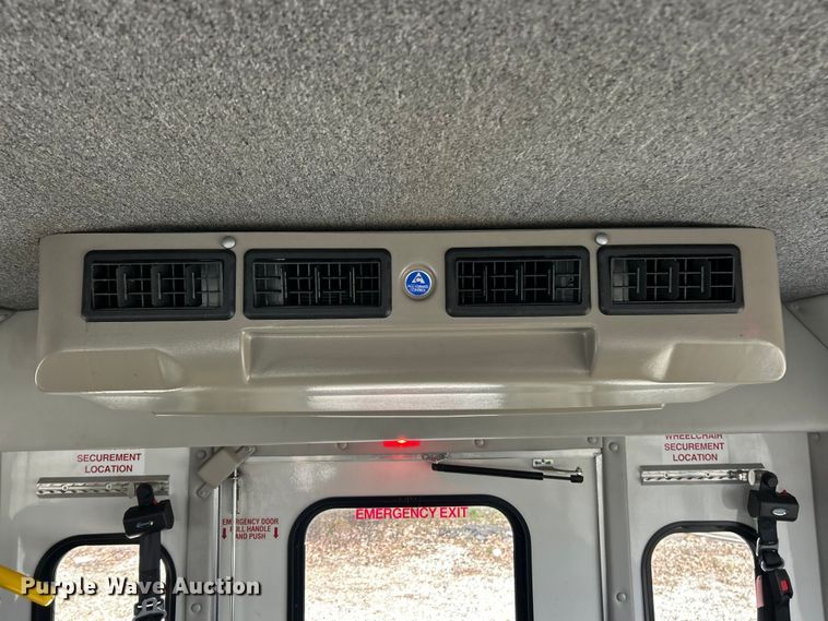 image for item ET3400 2011 Ford E350 Super Duty shuttle bus