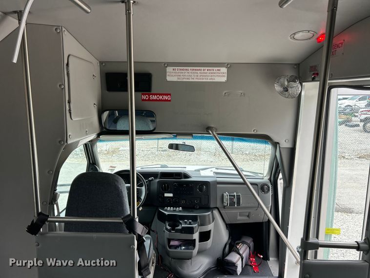 image for item ET3400 2011 Ford E350 Super Duty shuttle bus