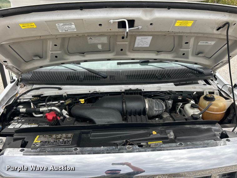 image for item ET3400 2011 Ford E350 Super Duty shuttle bus