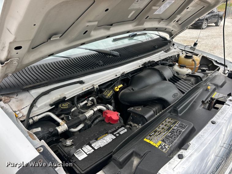 image for item ET3400 2011 Ford E350 Super Duty shuttle bus