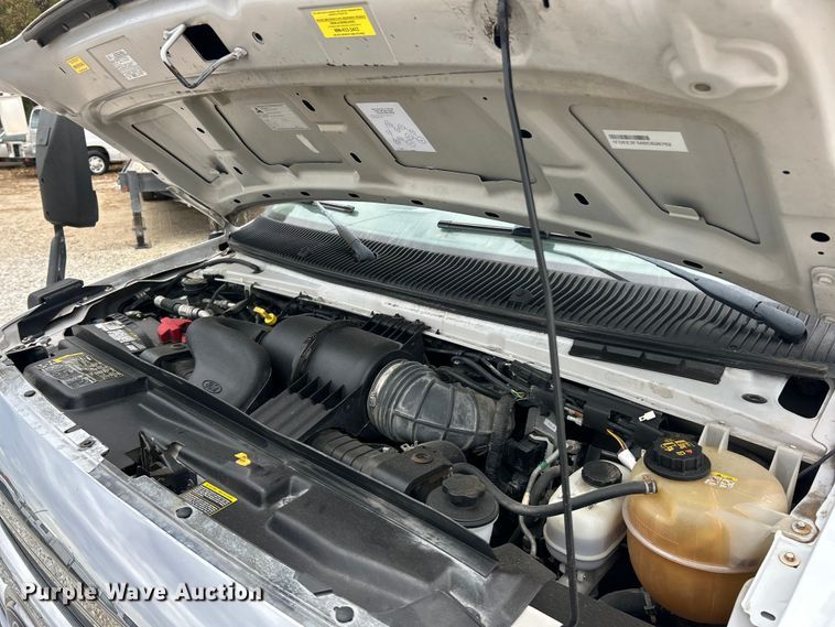 image for item ET3400 2011 Ford E350 Super Duty shuttle bus