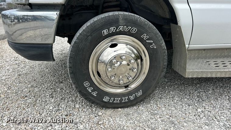 image for item ET3400 2011 Ford E350 Super Duty shuttle bus