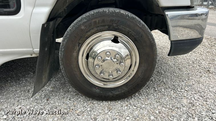 image for item ET3400 2011 Ford E350 Super Duty shuttle bus